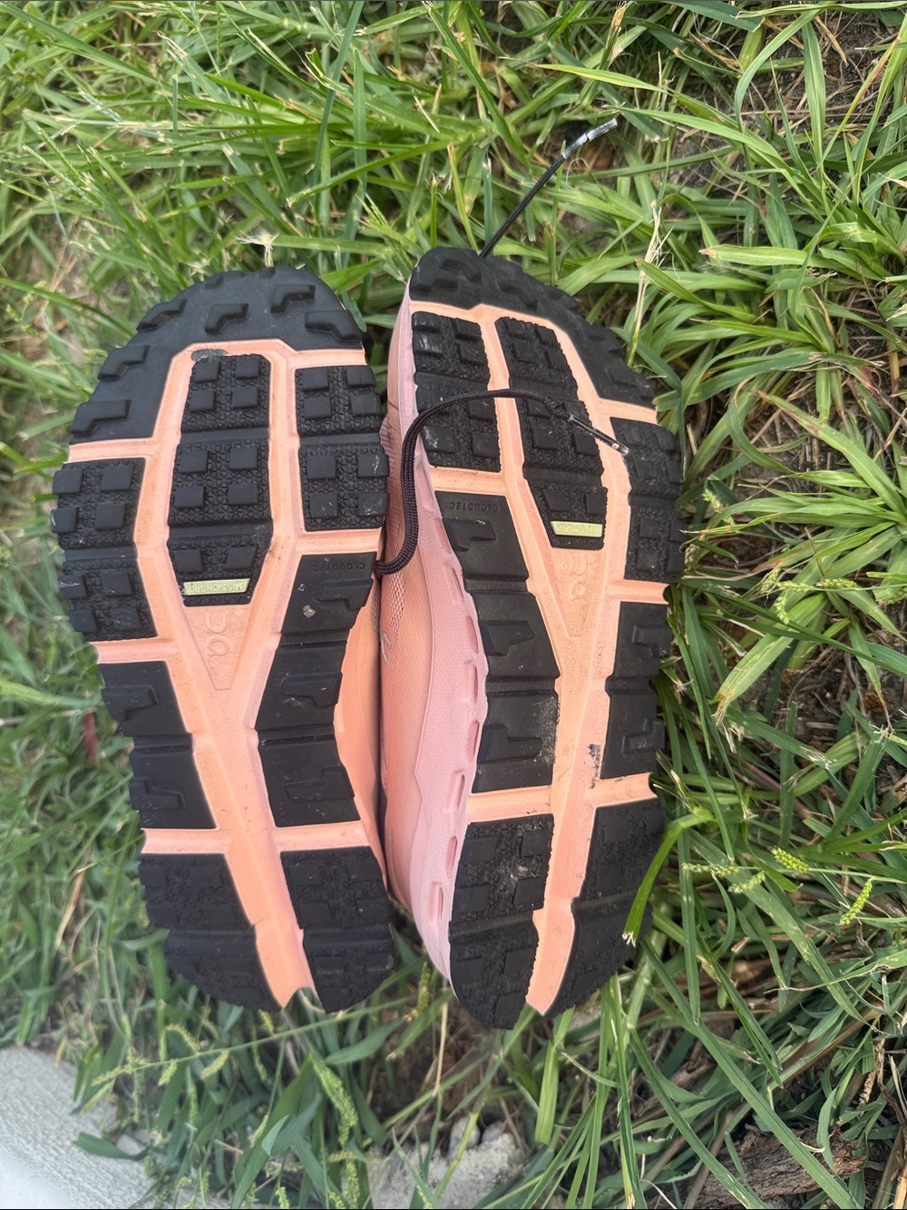 On Running Women's Trail Shoe in Blush Pink size 7 - Picture 5 of 5